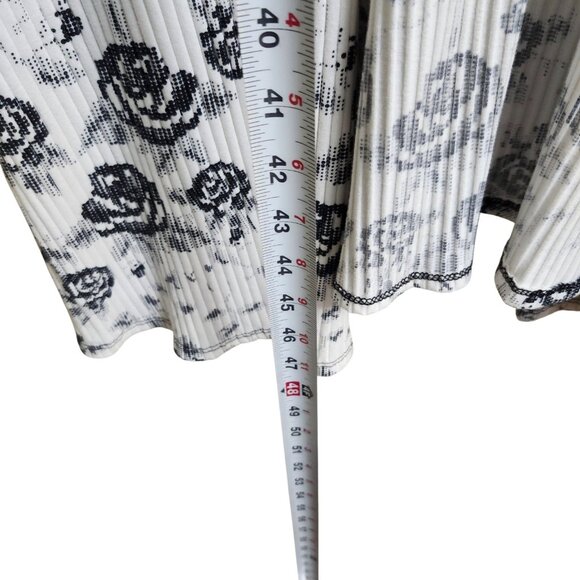 LuLaRoe Plus Size 3X Joy Open Long Longline Vest Cardigan Rose Print Black White - Picture 11 of 12